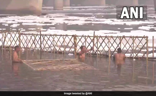 Watch: Boats, Barricades, Water-Spraying To Contain Toxic Foam In Yamuna