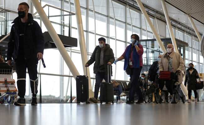 New Covid Variant Omicron: कोरोना के नए वैरिएंट ओमिक्रॉन के मद्देनजर स्वास्थ्य मंत्रालय ने जारी की नई गाइडलाइन, जानें नई गाइडलाइंस से जुड़ी जरूरी बातें