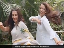 शाइनी दोशी ने दोस्त संग अतरंगी स्टाइल में 'मणिके मागे हिथे' सॉन्ग पर किया डांस, वायरल हुआ Video शाइनी दोशी ने दोस्त संग अतरंगी स्टाइल में 'मणिके मागे हिथे' सॉन्ग पर किया डांस, वायरल हुआ Video