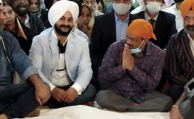 कृषि कानूनों की वापसी के ऐलान के बाद केजरीवाल पहुंचे गुरुद्वारा रकाब गंज, बोले- अमर रहेगी किसानों की शहादत
