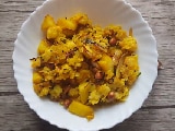 How To Make Aloo Poha | Easy Aloo Poha Recipe Video