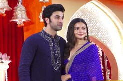 Diwali 2021: Alia Bhatt And Ranbir Kapoor, Twinning In Blue, Set Couple Goals Diwali 2021: Alia Bhatt And Ranbir Kapoor, Twinning In Blue, Set Couple Goals