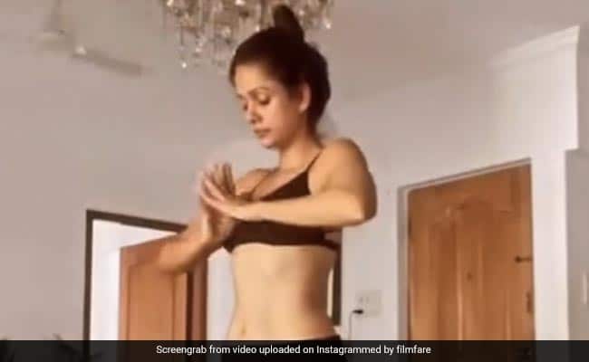 Vidya malvade की फिटनेस और फ्लेक्सिबिलिटी का पता चल गया राज! आप भी स्लिम-फिट बॉडी के लिए लें इंस्पिरेशन