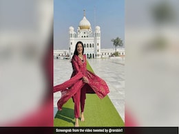 'सॉरी'- करतारपुर साहिब में बिना सिर ढंके फोटोशूट कराने पर पाकिस्तानी मॉडल को मांगनी पड़ी माफी 'सॉरी'- करतारपुर साहिब में बिना सिर ढंके फोटोशूट कराने पर पाकिस्तानी मॉडल को मांगनी पड़ी माफी