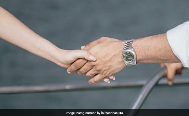 अंकिता लोखंडे ने विक्की जैन के साथ हाथों में हाथ डाले शेयर की Photo, फैन्स ने पूछा- शादी कब है?