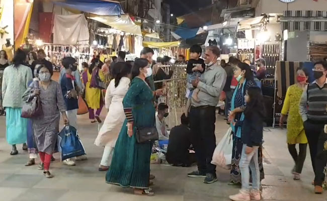 भोपाल में दीवाली पर लापरवाह हुए लोग, कोरोना के नियमों की उड़ीं धज्‍ज‍ियां...