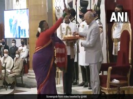 अनोखे अंदाज में मंजम्मा जोगती ने राष्ट्रपति से लिया पद्मश्री पुरस्कार, देखें VIDEO अनोखे अंदाज में मंजम्मा जोगती ने राष्ट्रपति से लिया पद्मश्री पुरस्कार, देखें VIDEO