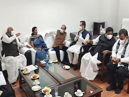 'कृषि कानून वापसी का तरीका और ज्यादा अलोकतांत्रिक' : विपक्ष की बिल पर चर्चा की मांग 'कृषि कानून वापसी का तरीका और ज्यादा अलोकतांत्रिक' : विपक्ष की बिल पर चर्चा की मांग