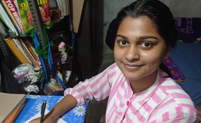 Kerala Labourer's Daughter Makes It To Top Delhi College. How You Can Help