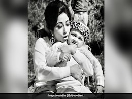 माला सिन्हा की गोद में यह नन्हा बच्चा आज है बॉलीवुड का एक्शन हीरो, नाम बताया तो कहलाएंगे चैंपियन माला सिन्हा की गोद में यह नन्हा बच्चा आज है बॉलीवुड का एक्शन हीरो, नाम बताया तो कहलाएंगे चैंपियन
