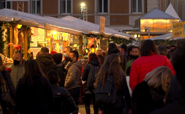 Italy Brings Back Masks Amid Covid Pandemic's "Difficult Phase"