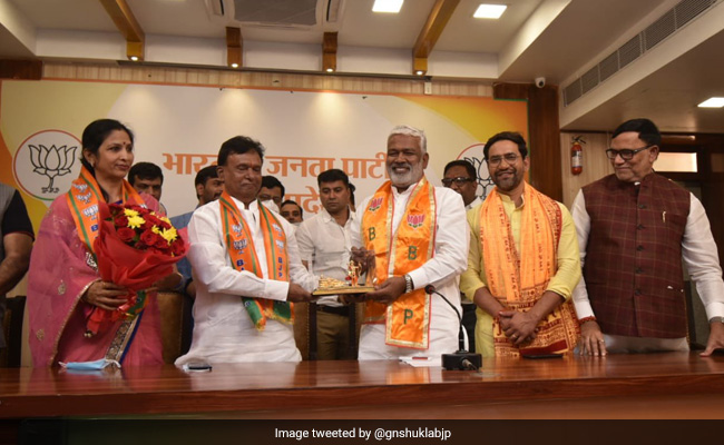 Expelled Samajwadi Party MLA Joins BJP Ahead Of UP Polls