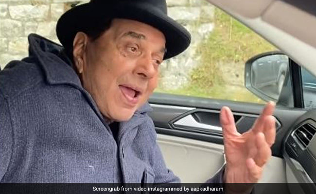 Dharmendra: गाड़ी में बजा धर्मेंद्र का गाना तो बेटे सनी देओल बोले, 'पापा इस पर परफॉर्म करो न'- देखें वीडियो
