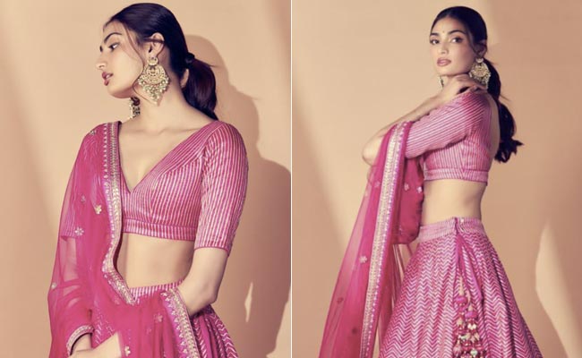Athiya Shetty Is A Summery Delight In Her Rs 1.9 Lakh Pink Anita Dongre <i>Lehenga</i>
