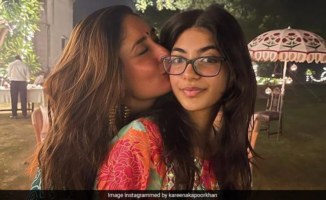 करीना कपूर ने बहन करिश्मा की बेटी समायरा के साथ शेयर की खूबसूरत फोटो, फैन ने कहा- मासी मत कहो प्लीज...