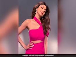 शिल्पा शेट्टी ने श्वेता तिवारी की बेटी के गाने 'BIJLI BIJLI' पर दिखाया ग्लैमरस अंदाज, फैंस बोले- असली बिजली तो अब... शिल्पा शेट्टी ने श्वेता तिवारी की बेटी के गाने 'BIJLI BIJLI' पर दिखाया ग्लैमरस अंदाज, फैंस बोले- असली बिजली तो अब...