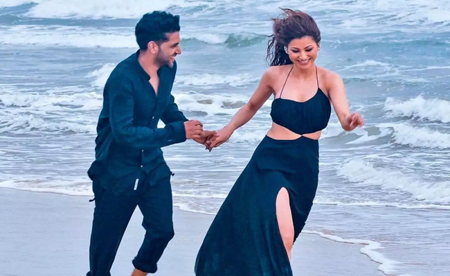 ऐसा क्या हो गया कि उर्वशी रौतेला और गुरु रंधावा ने एक दूसरे को इंस्टाग्राम पर कर दिया 'Unfollow'