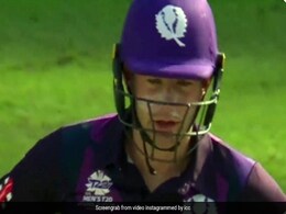 T20 WC: स्कॉटलैंड विकेटकीपर ने लाइव मैच अपने गेंदबाज से ऐसा कहकर जीता भारतीय फैन्स का दिल, देखें Video T20 WC: स्कॉटलैंड विकेटकीपर ने लाइव मैच अपने गेंदबाज से ऐसा कहकर जीता भारतीय फैन्स का दिल, देखें Video