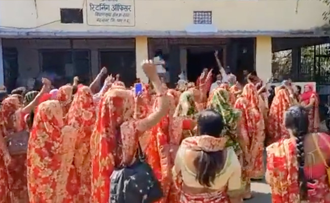 'टीका लगाने की बात की तो जान से मार देंगे', शराबियों ने की टीकाकरण टीम के साथ की बर्बरता से मारपीट