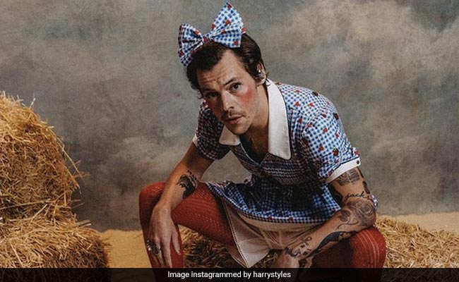 Harry Styles As <i>Wizard Of Oz</i>'s Dorothy Is 2021's Best Celeb Halloween Costume
