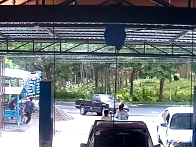 गाड़ी में नहीं लगा था ब्रेक, हाथ रखते ही खुद पीछे की ओर भागने लगी गाड़ी