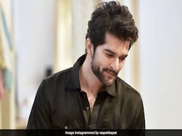 Bigg Boss 15: बिग बॉस के घर में बिगड़ी Raqesh Bapat की तबीयत, किया गया अस्पताल में भर्ती Bigg Boss 15: बिग बॉस के घर में बिगड़ी Raqesh Bapat की तबीयत, किया गया अस्पताल में भर्ती