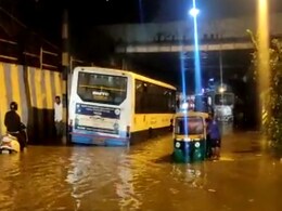 बेंगलुरू, चेन्नई में भारी बारिश के बाद बाढ़ की स्थिति, बचाव कार्य में लगानी पड़ीं नाव बेंगलुरू, चेन्नई में भारी बारिश के बाद बाढ़ की स्थिति, बचाव कार्य में लगानी पड़ीं नाव