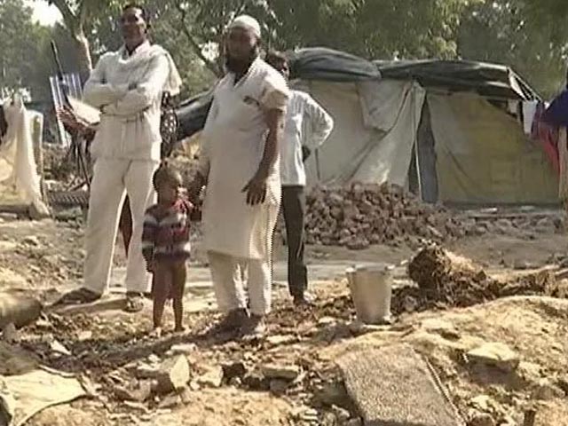 In The Shadow Of Soon-To-Come UP Airport, Farmers Live In Tents