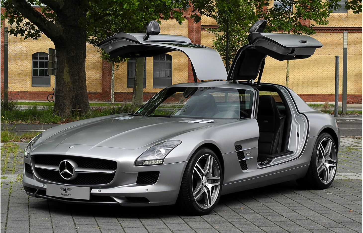 5 Coolest Formula One Safety Cars