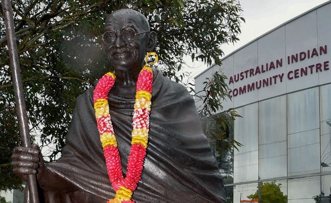 ऑस्&zwj;ट्रेलिया में महात्&zwj;मा गांधी की प्रतिमा के साथ तोड़फोड़, पीएम मॉरिसन ने कहा-शर्मनाक...