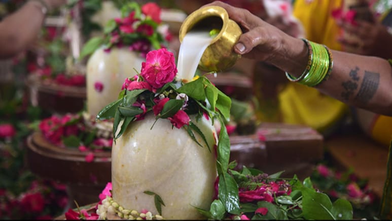 Somvar Vrat Vidhi: कब और कैसे शुरू करना चाहिए सोमवार का व्रत? जानें विधि, महत्व और इसके बड़े लाभ