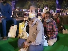 फुटपाथ पर रात गुजारने वालों के लिए DLSA का 'आसरा' कैंपेन, बेआसरा लोगों को ई-रिक्शा में बैठा पहुंचाया रैन बसेरा फुटपाथ पर रात गुजारने वालों के लिए DLSA का 'आसरा' कैंपेन, बेआसरा लोगों को ई-रिक्शा में बैठा पहुंचाया रैन बसेरा