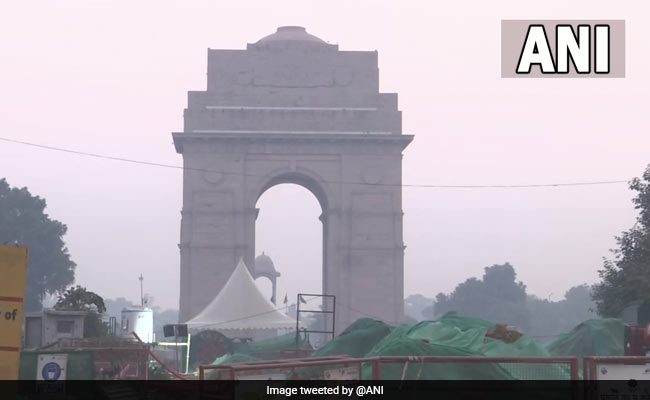 प्रदूषण से दिल्ली में हवा की गुणवत्ता हुई 'बेहद खराब' , AQI 386 पर पहुंचा