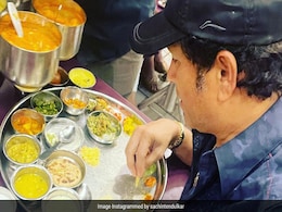 पत्नी के जन्मदिन पर सचिन ने लिया गुजराती खाने का स्वाद, फिर सोशल मीडिया पर लिखी दिलचस्प पोस्ट पत्नी के जन्मदिन पर सचिन ने लिया गुजराती खाने का स्वाद, फिर सोशल मीडिया पर लिखी दिलचस्प पोस्ट