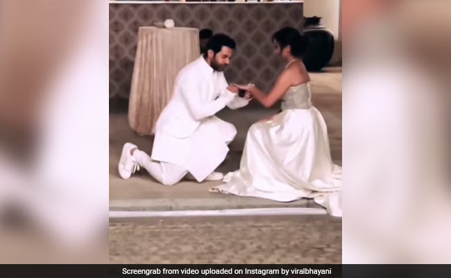 Rajkummar Rao ने शादी से पहले Patralekha को घुटने पर बैठकर किया प्रपोज, लेकिन हो गया उल्टा...देखें Video
