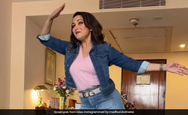 Madhuri Dixit Can Do The <i>Ek Do Teen</i> Hook Step To Any Song. Here's Proof