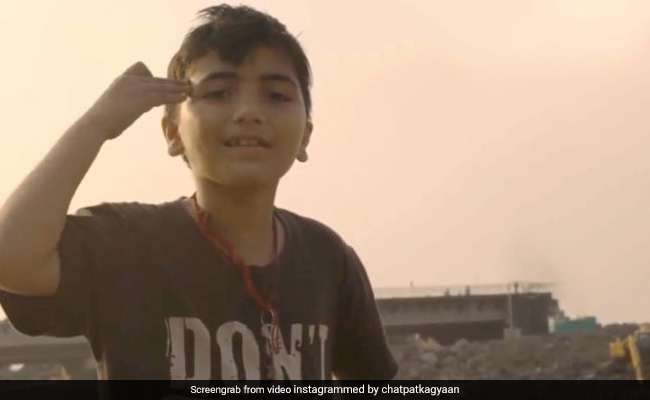 10 साल के बच्चे ने एक झटके में दे डाला पूरे जीवन का ज्ञान, बिंदास स्टाइल के फैन हुए लोग, बोले- बहुत आगे जाएगा - देखें Video