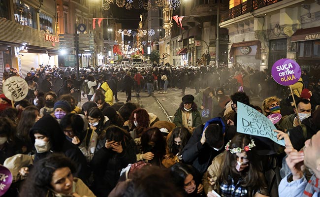 Turkey Police Use Pepper Gas To Break Up 'Violence Against Women' Protest