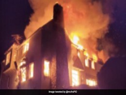 शख्स ने अपने 13 करोड़ के घर में खुद लगा ली आग, सांप को भगाने के चक्कर में हुआ ये हादसा शख्स ने अपने 13 करोड़ के घर में खुद लगा ली आग, सांप को भगाने के चक्कर में हुआ ये हादसा