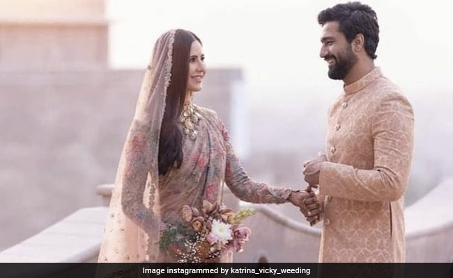 कैटरीना कैफ-विक्की कौशल के नए घर के गृह प्रवेश में पहुंचे मम्मी पापा, की जा रही हैं ये तैयारियां, दखें Video