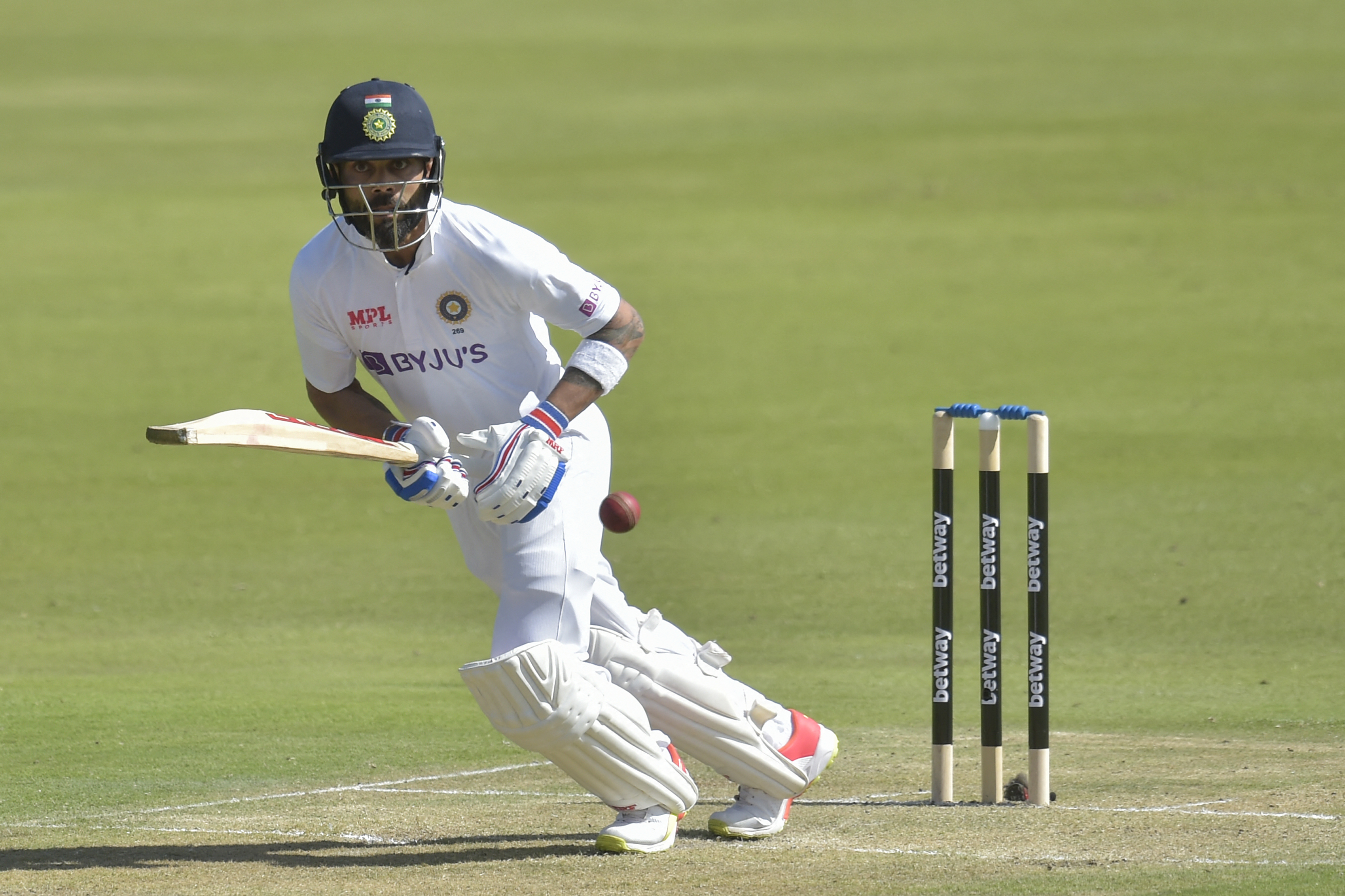 SA vs IND: जोहांसबर्ग टेस्ट से कोहली हुए बाहर, सोशल मीडिया पर आ रही हैं ऐसी प्रतिक्रियाएं