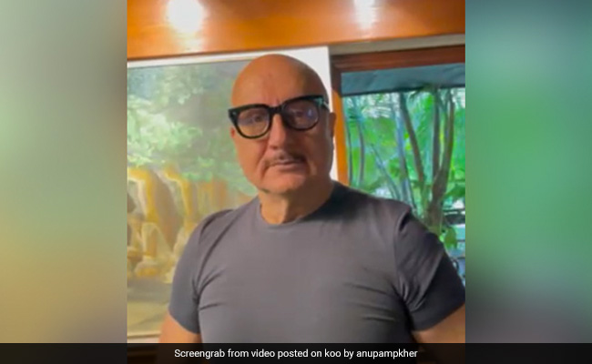 Anil Kapoor Gave Anupam Kher A Pair Of Glasses And It Made Him "Nervous"