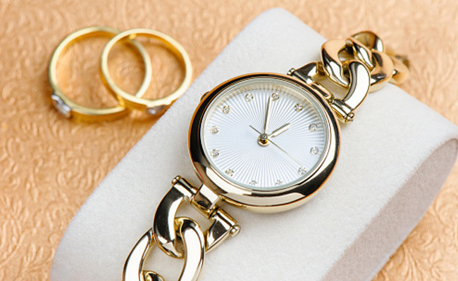5 Stunning Watches For Women To Add A Classy Touch To Your Attire