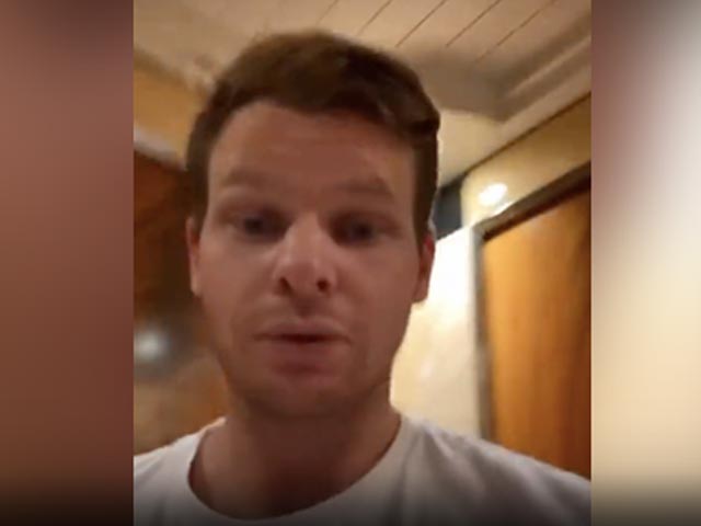 Steve Smith, Stuck In Elevator, Keeps Fans Entertained
