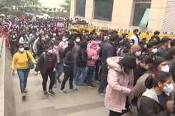 Doctors vs Police At Delhi Hospital As NEET Admissions Protest Escalates Doctors vs Police At Delhi Hospital As NEET Admissions Protest Escalates