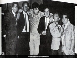 इस फोटो में हैं बॉलीवुड के धुरंधर कॉमेडियन, सबके नाम बताए तो कहलाएंगे चैंपियन इस फोटो में हैं बॉलीवुड के धुरंधर कॉमेडियन, सबके नाम बताए तो कहलाएंगे चैंपियन