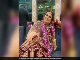 दुल्हन ने कहा- मुझे Nightsuit में करने हैं फेरे, लोग बोले- बाकी सब छोड़ो शादी पर फोकस करो, वायरल हुआ Video दुल्हन ने कहा- मुझे Nightsuit में करने हैं फेरे, लोग बोले- बाकी सब छोड़ो शादी पर फोकस करो, वायरल हुआ Video