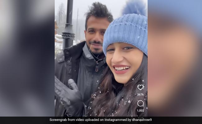 धनाश्री वर्मा ने पति युजवेंद्र चहल के साथ बर्फ की वादियों में किया  'Tip Tip Bharsa Pani' पर डांस फिर मांगी फैंस से माफी