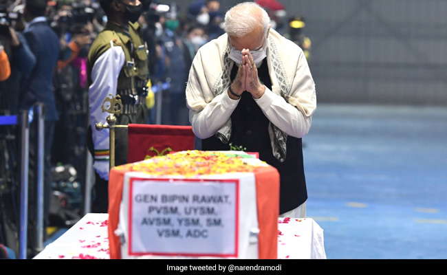 पीएम मोदी ने जनरल बिपिन रावत को दी श्रद्धांजलि, बोले- ''भारत उनके बहुमूल्य योगदान को कभी नहीं भूलेगा'' पीएम मोदी ने जनरल बिपिन रावत को दी श्रद्धांजलि, बोले- ''भारत उनके बहुमूल्य योगदान को कभी नहीं भूलेगा''