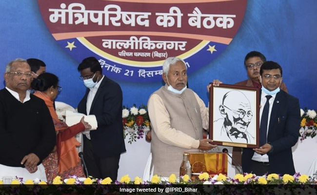 बिहार: नीतीश कुमार ने मंत्रियों संग पहले की टाइगर रिजर्व की सफारी, फिर वन क्षेत्र में कैबिनेट मीटिंग